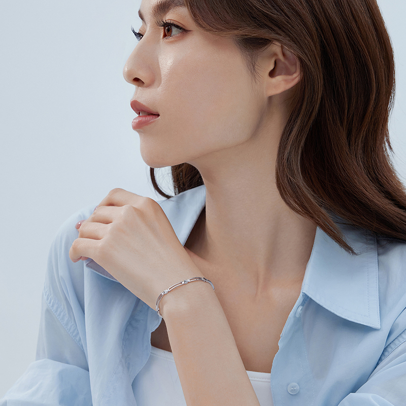 六福珠宝镂空车花铂950铂金手链日常款白金手链计价L04TBPB0021