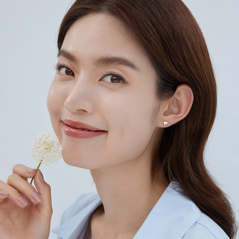 六福珠宝小爱心铂金耳钉耳环铂950女简约白金耳饰计价L04TBPE0006