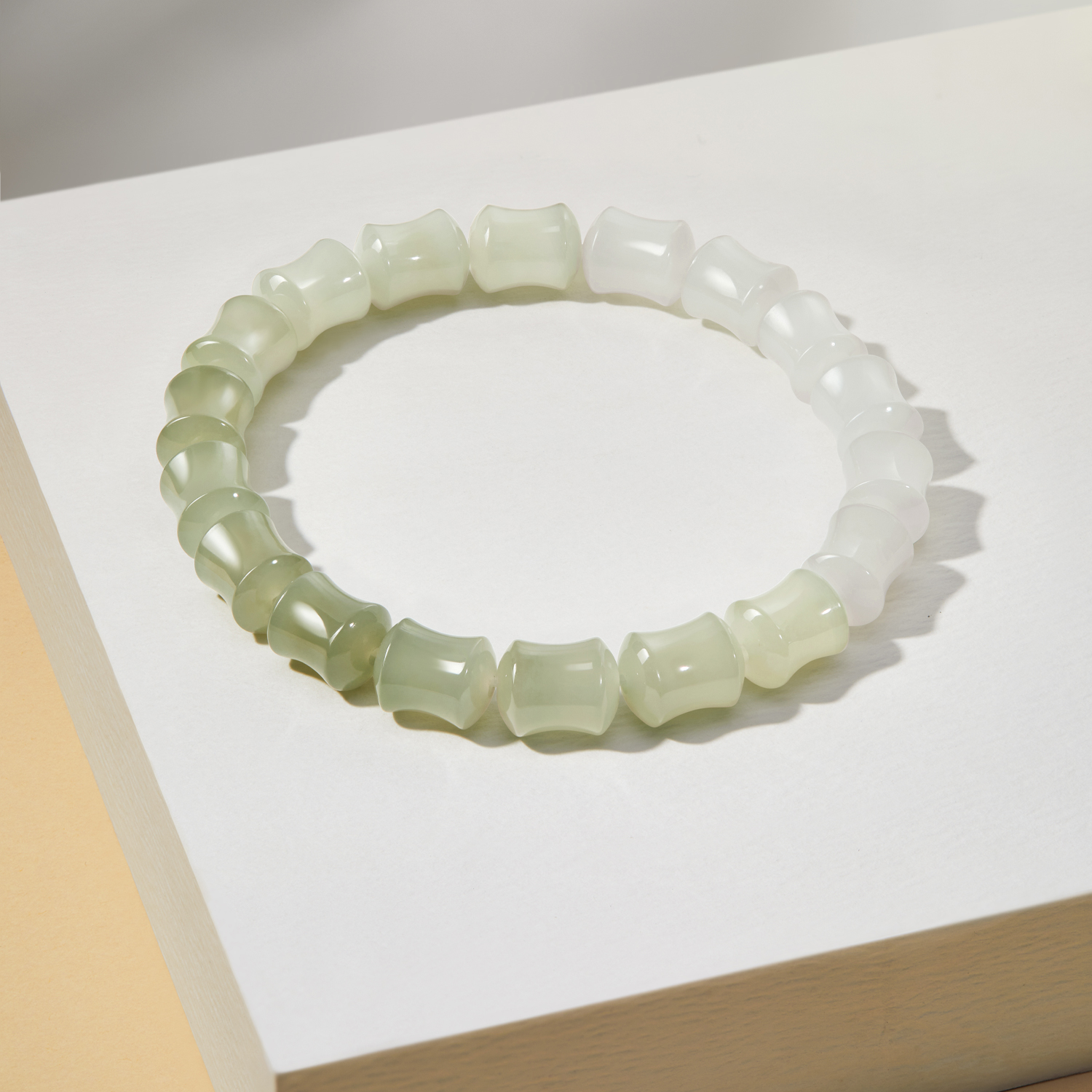 六福珠宝光面渐变和田玉手串女款日常竹节珠玉石手链F21A0029DS