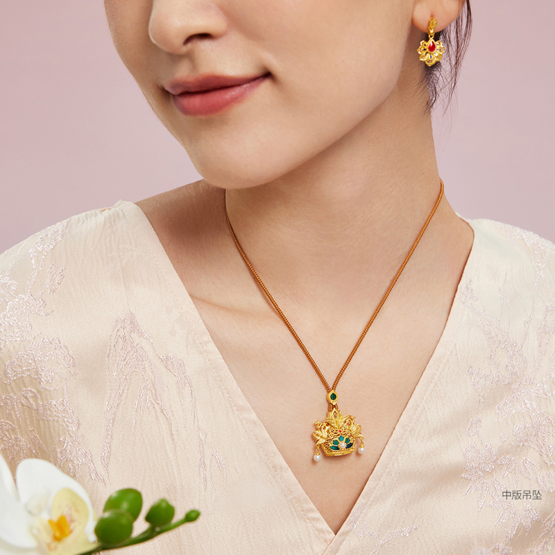 六福珠宝一冠凤昭黄金吊坠女手工点羽珍珠足金凤冠计价HEG0033DS【1V1直播看货】母亲