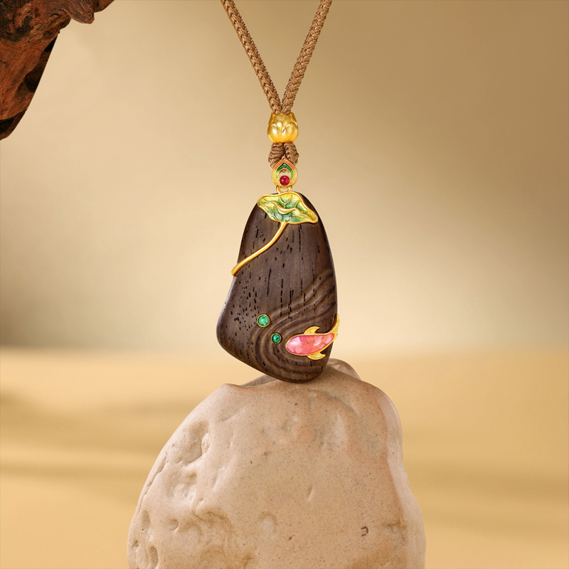 六福珠宝如鱼得水黄金项链锦鲤手工点螺黑檀木吊坠计价L17G0015DS