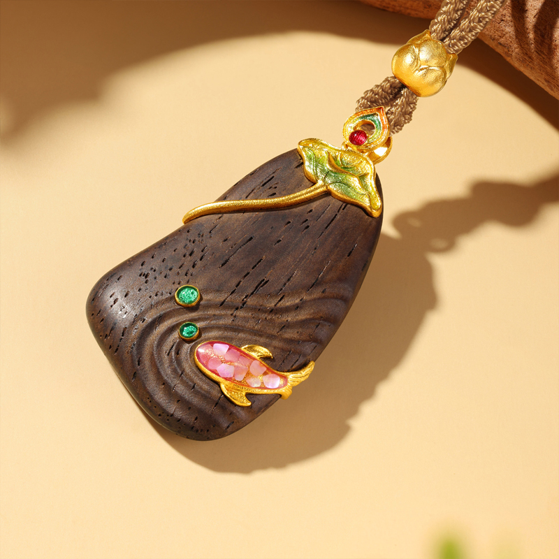 六福珠宝如鱼得水黄金项链锦鲤手工点螺黑檀木吊坠计价L17G0015DS