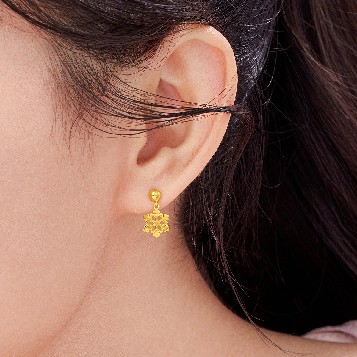 六福珠宝雪花黄金耳钉女圆珠小豆豆足金耳环耳饰计价L07TBGE0021