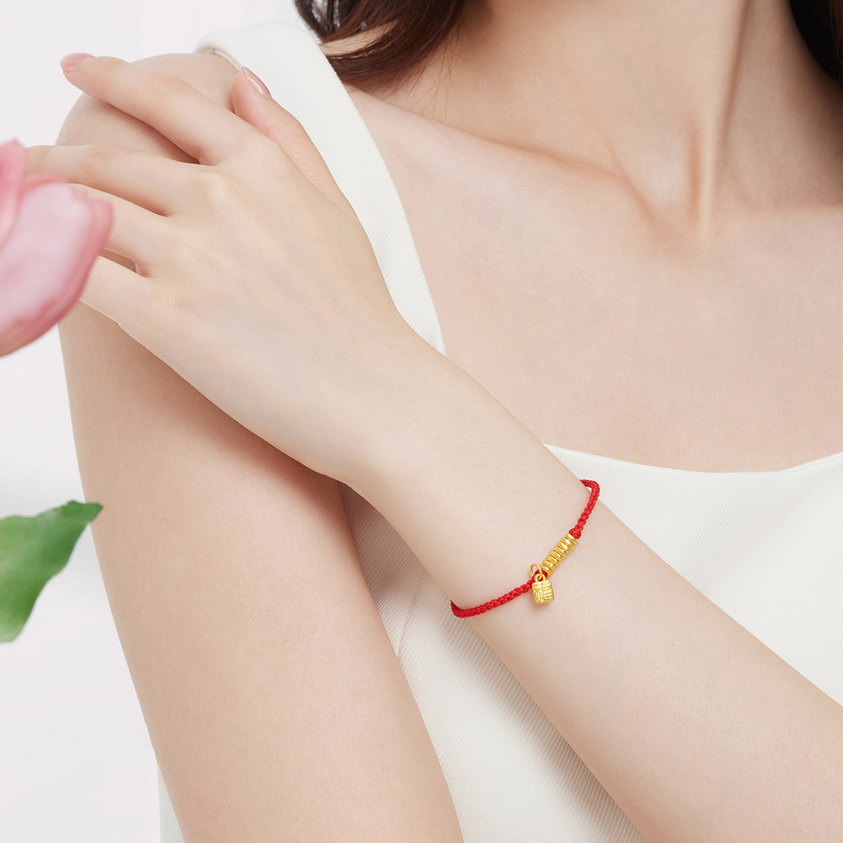 六福珠宝福牌碎金子黄金手链女款编织手绳可调节定价A03TBA1B0017