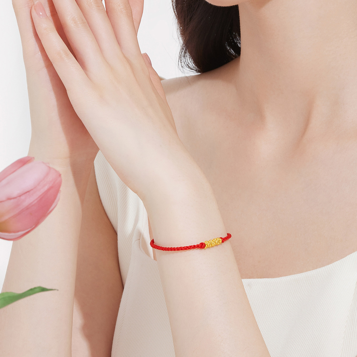 六福珠宝碎金子黄金手链足金散珠红绳手链可调节定价A03TBA1B0016