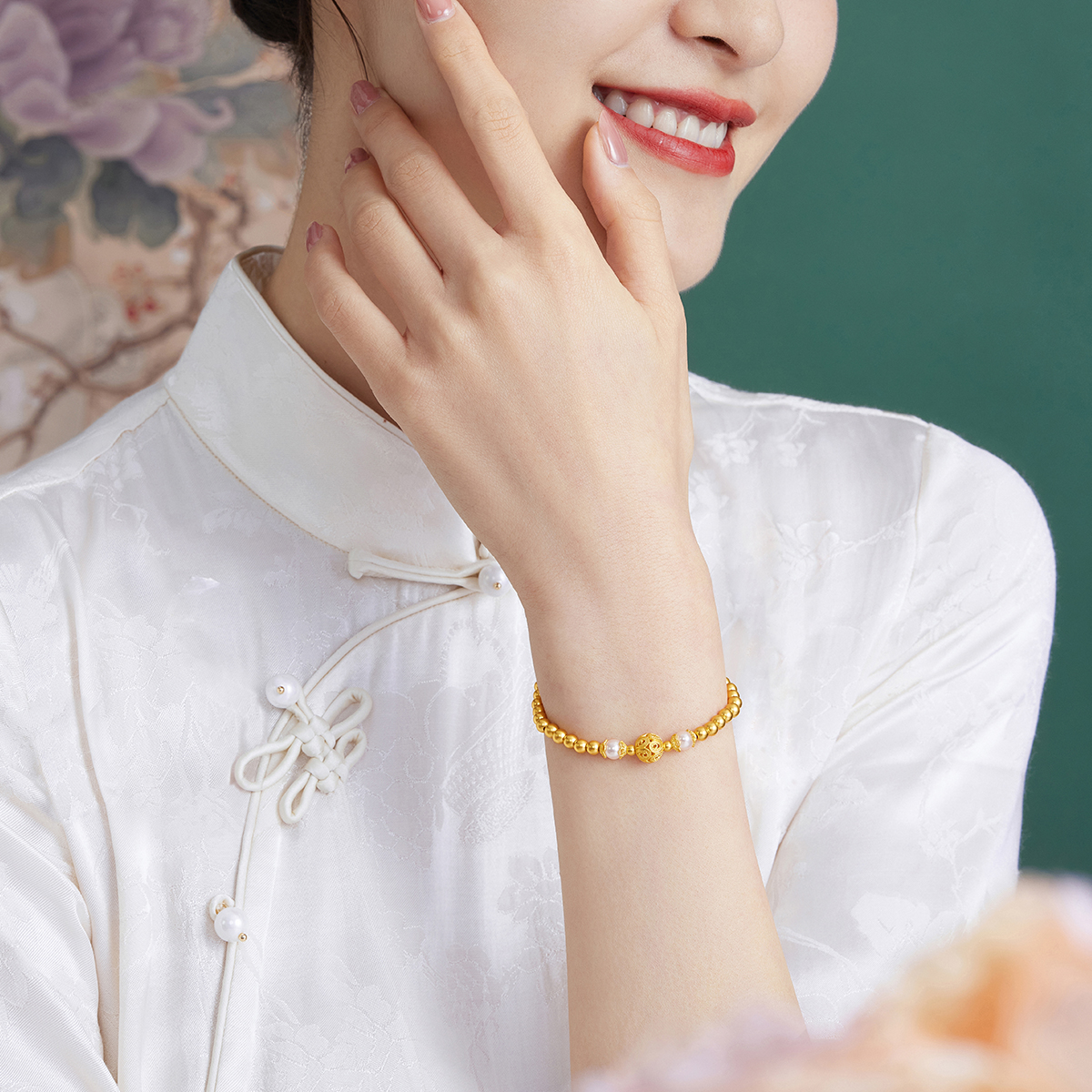 六福珠宝花丝玲珑黄金手链女款福满传家珍珠手串计价G23TBGB0004