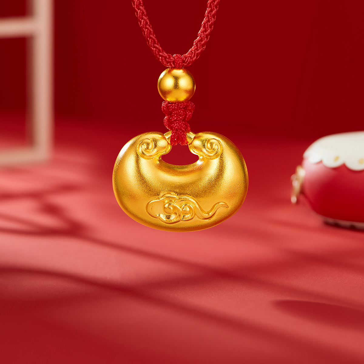 六福珠宝福满传家祥云金锁宝宝平安锁黄金吊坠计价F63TBGP0022【视频看货】