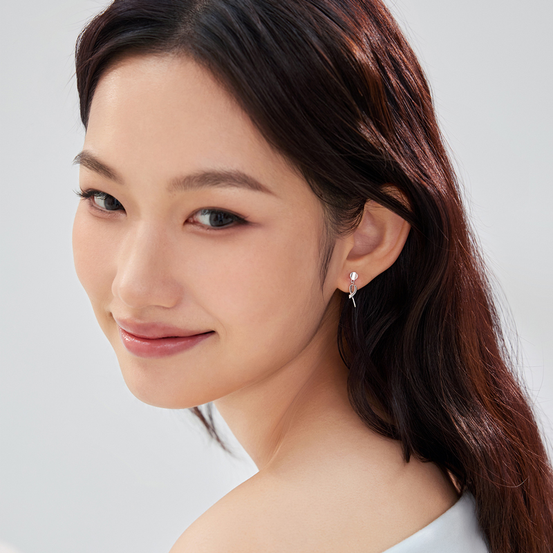 六福珠宝异形耳坠铂金耳钉女光面Pt950白金耳环计价GJPTBE0006