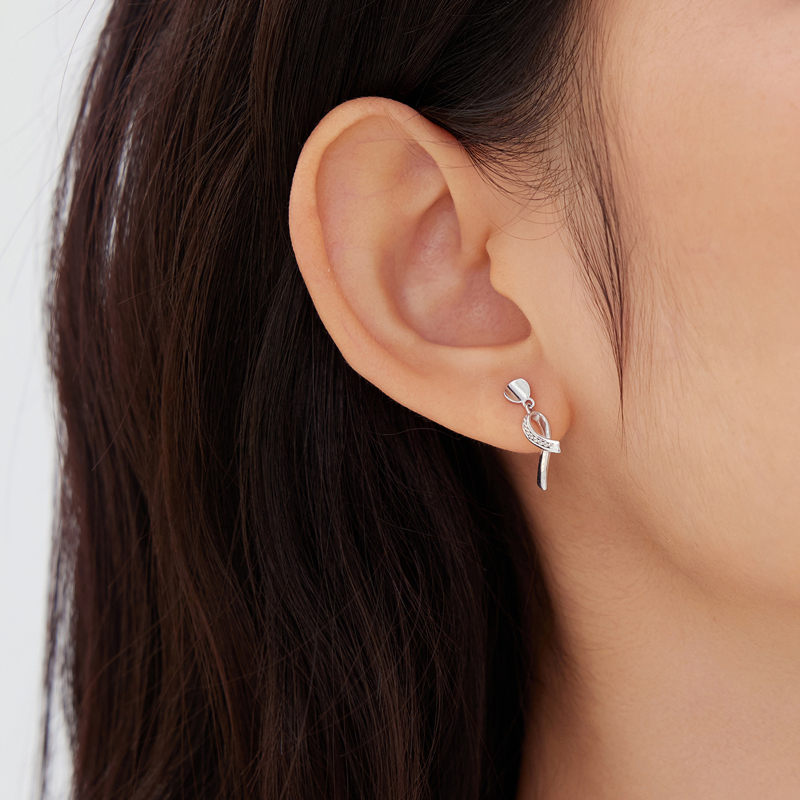 六福珠宝异形耳坠铂金耳钉女光面Pt950白金耳环计价GJPTBE0006