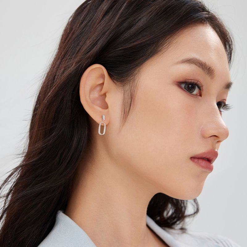 六福珠宝莫比乌斯环耳坠Pt950铂金耳钉女白金耳环计价GJPTBE0008