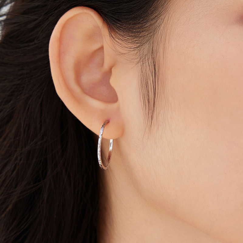 六福珠宝满天星铂金耳圈铂950女款白金耳环耳饰计价L04TBPE0009