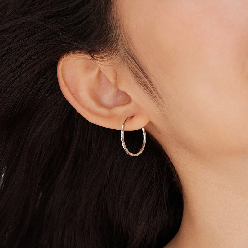 六福珠宝满天星铂金耳圈铂950女款白金耳环耳饰计价L04TBPE0009