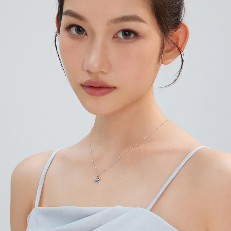 六福珠宝雪花Pt950铂金项链套链鎏彩工艺白金吊坠计价L19TBPN0005