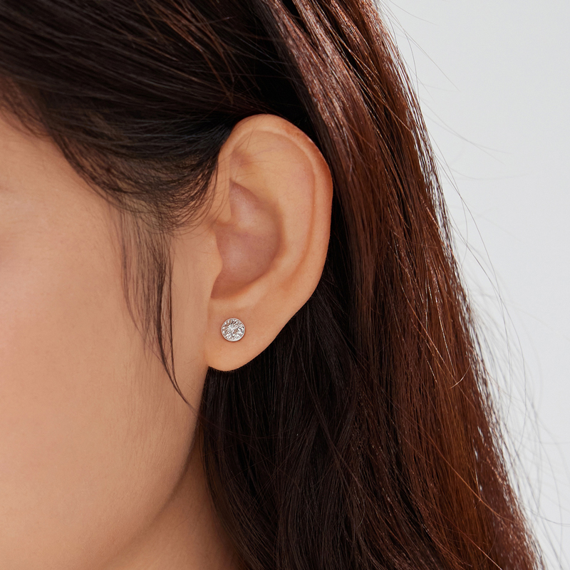 六福珠宝星芒铂金耳钉铂950女款日常圆形白金耳饰计价L25P0001DS