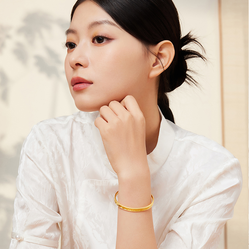 六福珠宝福满传家吉言金黄金手镯古法开口贵妃镯计价G21TBGB0035【视频看货】