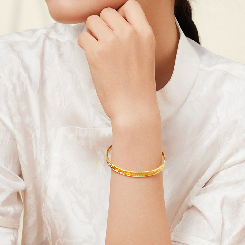 六福珠宝福满传家吉言金黄金手镯古法开口贵妃镯计价G21TBGB0035【视频看货】