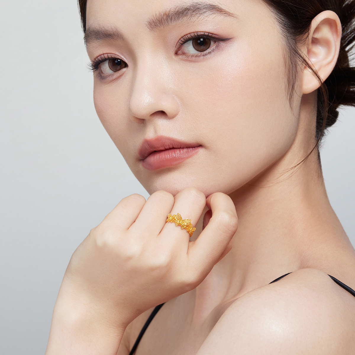 六福珠宝镂空蝴蝶黄金戒指女款时尚花丝足金首饰计价G38TBGR0002