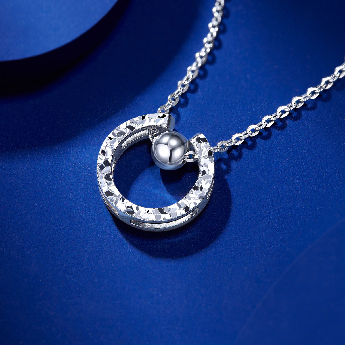 六福珠宝C字马蹄扣铂金项链铂950女碎碎冰白金颈链计价L04P0020DS