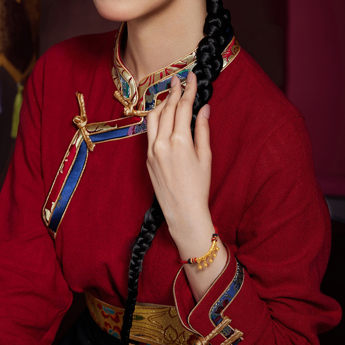 六福珠宝六字真言黄金手链女足金弯管铃铛红手绳定价A01A1TBB0018