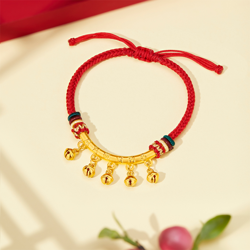 六福珠宝六字真言黄金手链女足金弯管铃铛红手绳定价A01A1TBB0018