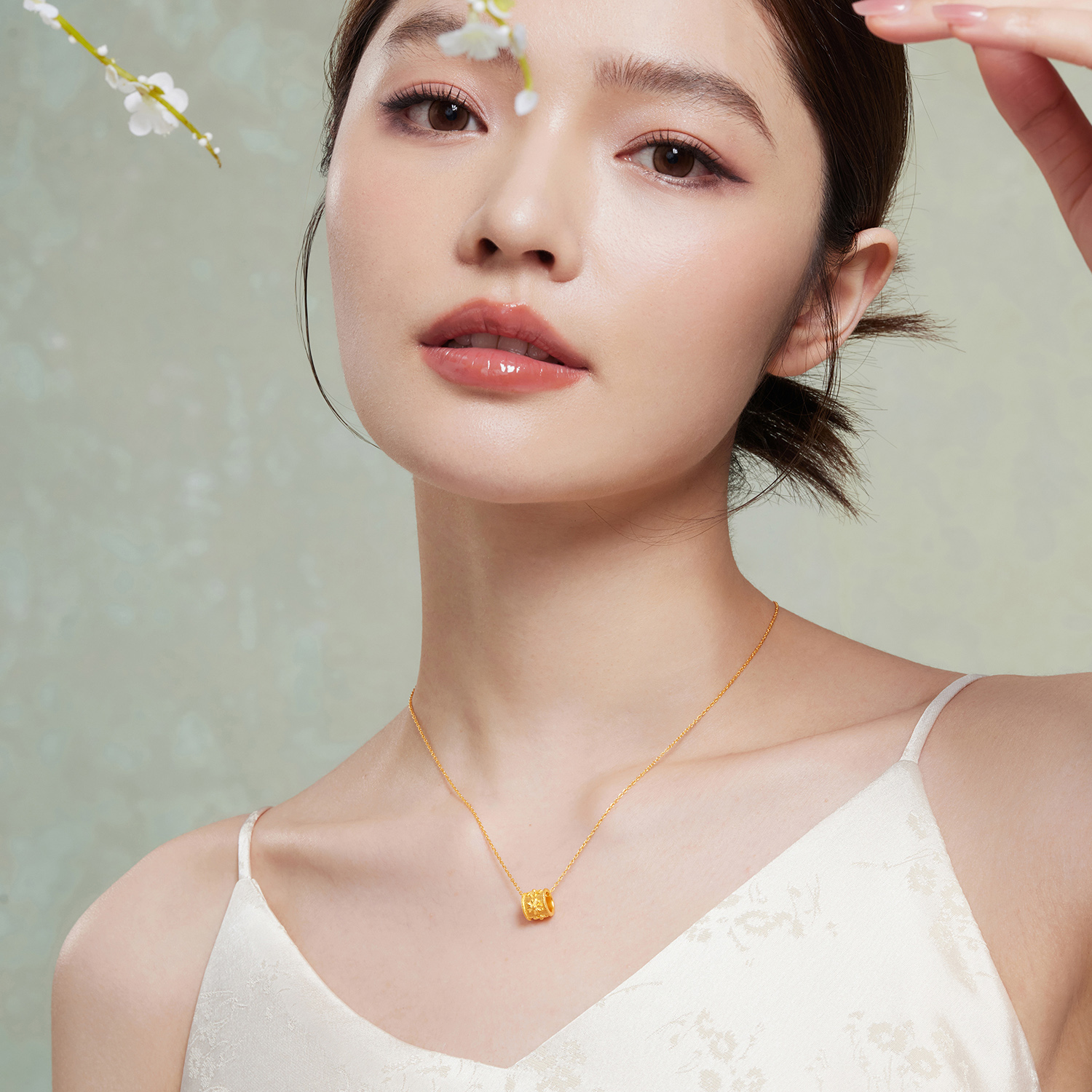 六福珠宝小蝴蝶黄金吊坠女足金转运珠可穿绳挂坠计价F95TBGP0008【联系客服补货】