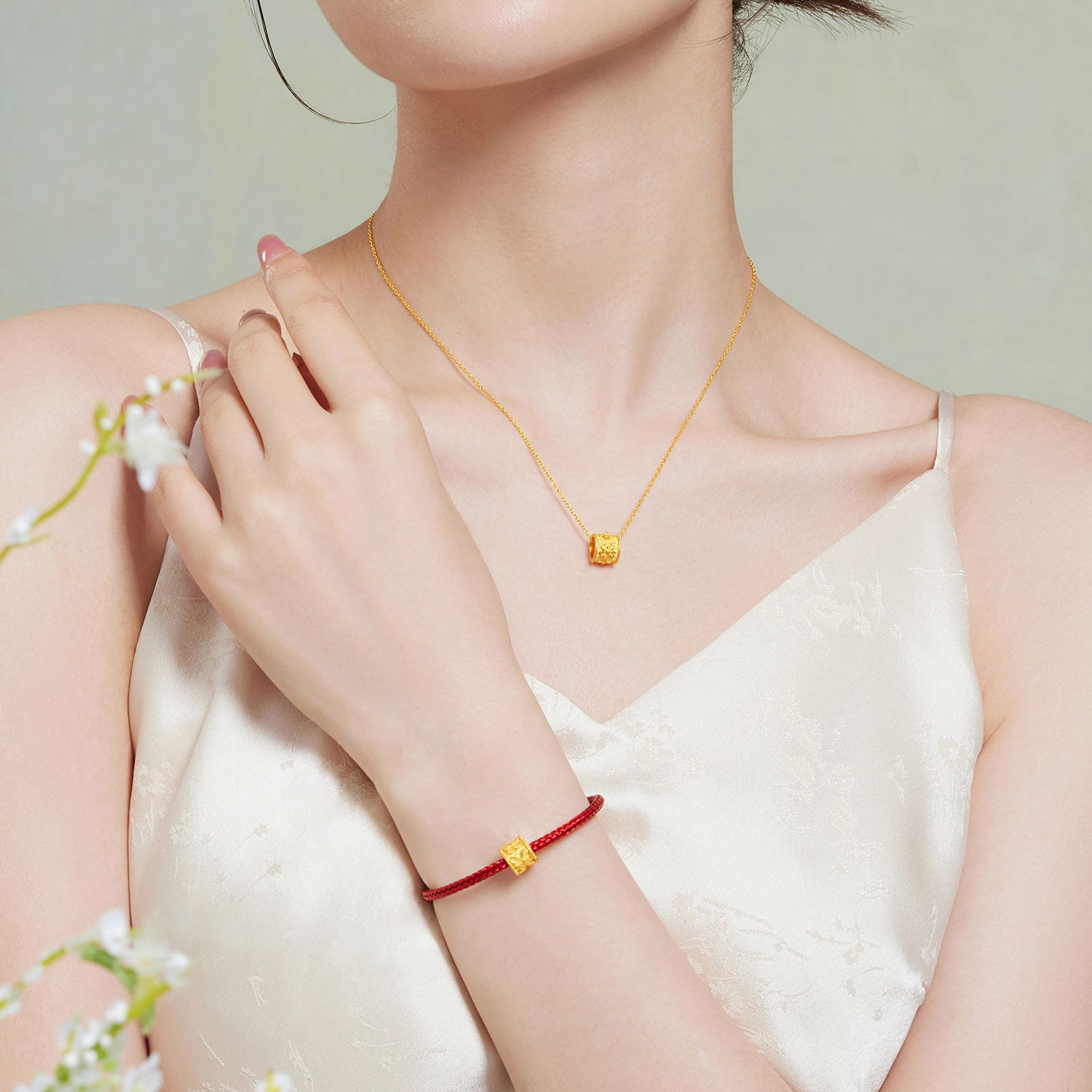 六福珠宝小蝴蝶黄金吊坠女足金转运珠可穿绳挂坠计价F95TBGP0008【联系客服补货】