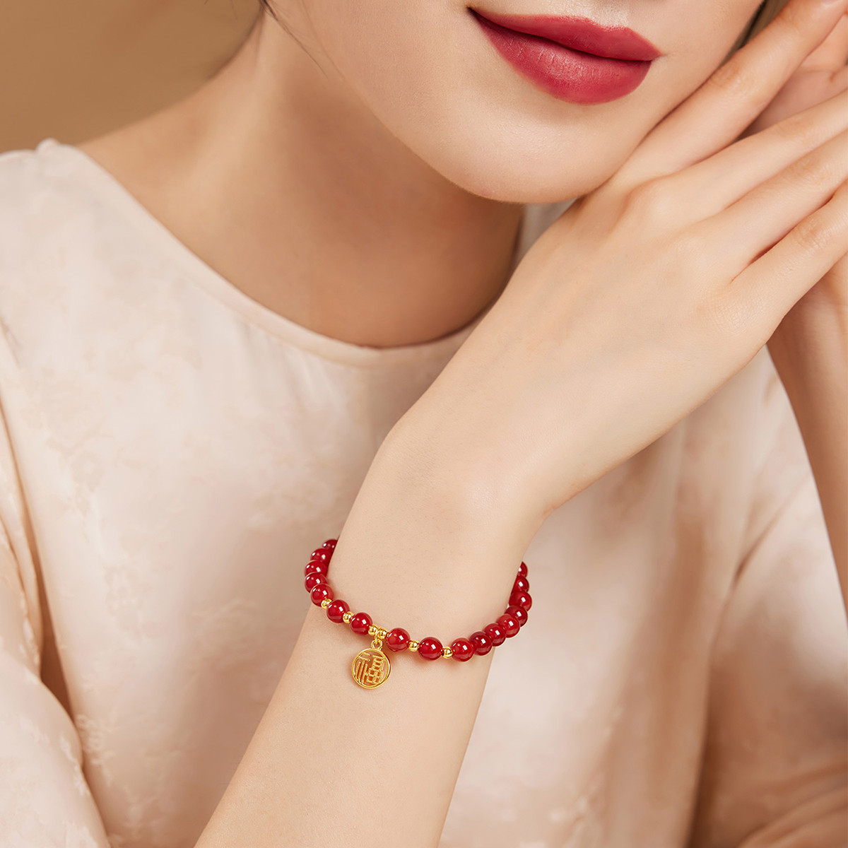 六福珠宝福牌黄金转运珠女款红玉髓手串珠足金定价A03TBA1B0037【联系客服补货】