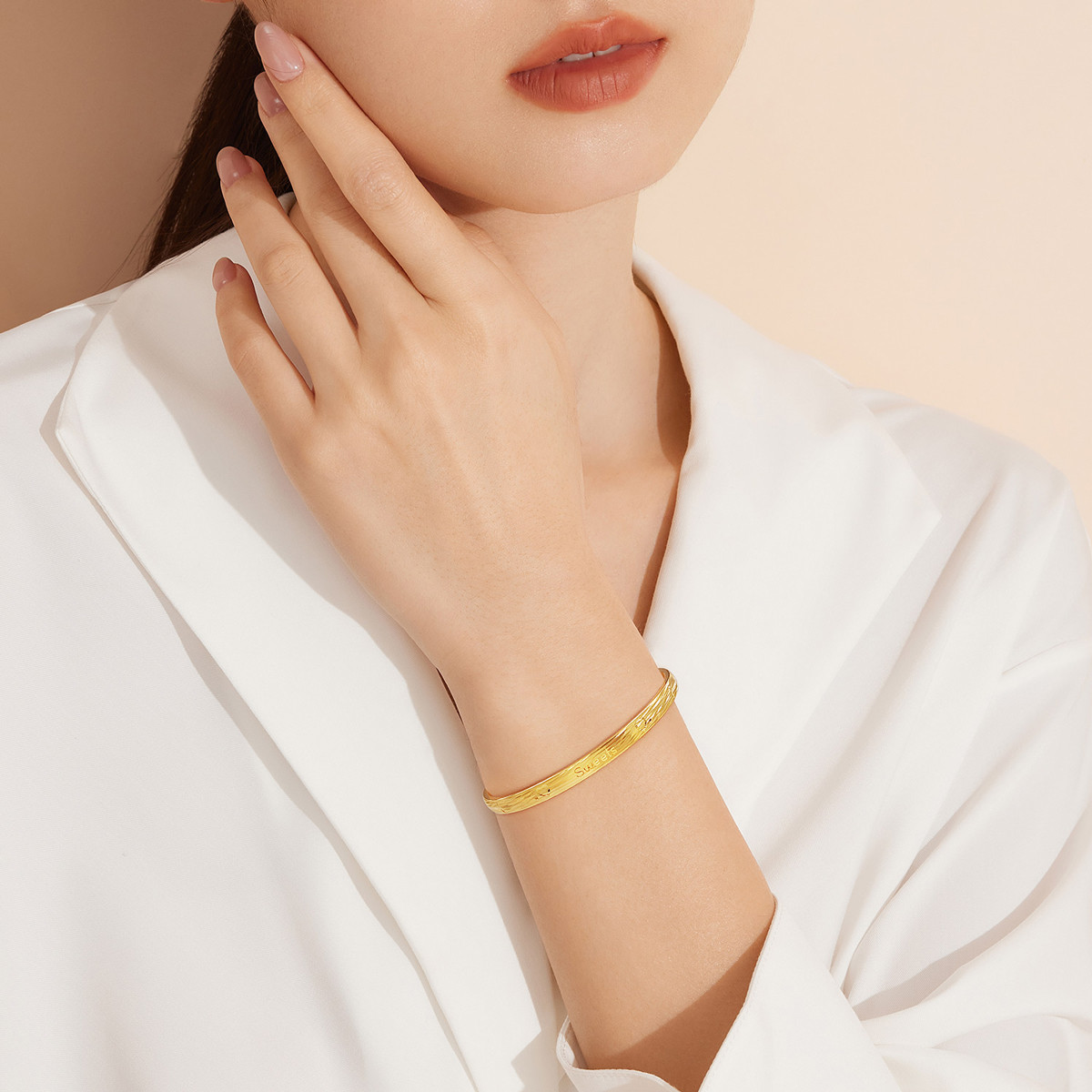 六福珠宝Sweets黄金手镯送女友素圈光面足金镯子计价A01TBGB0017