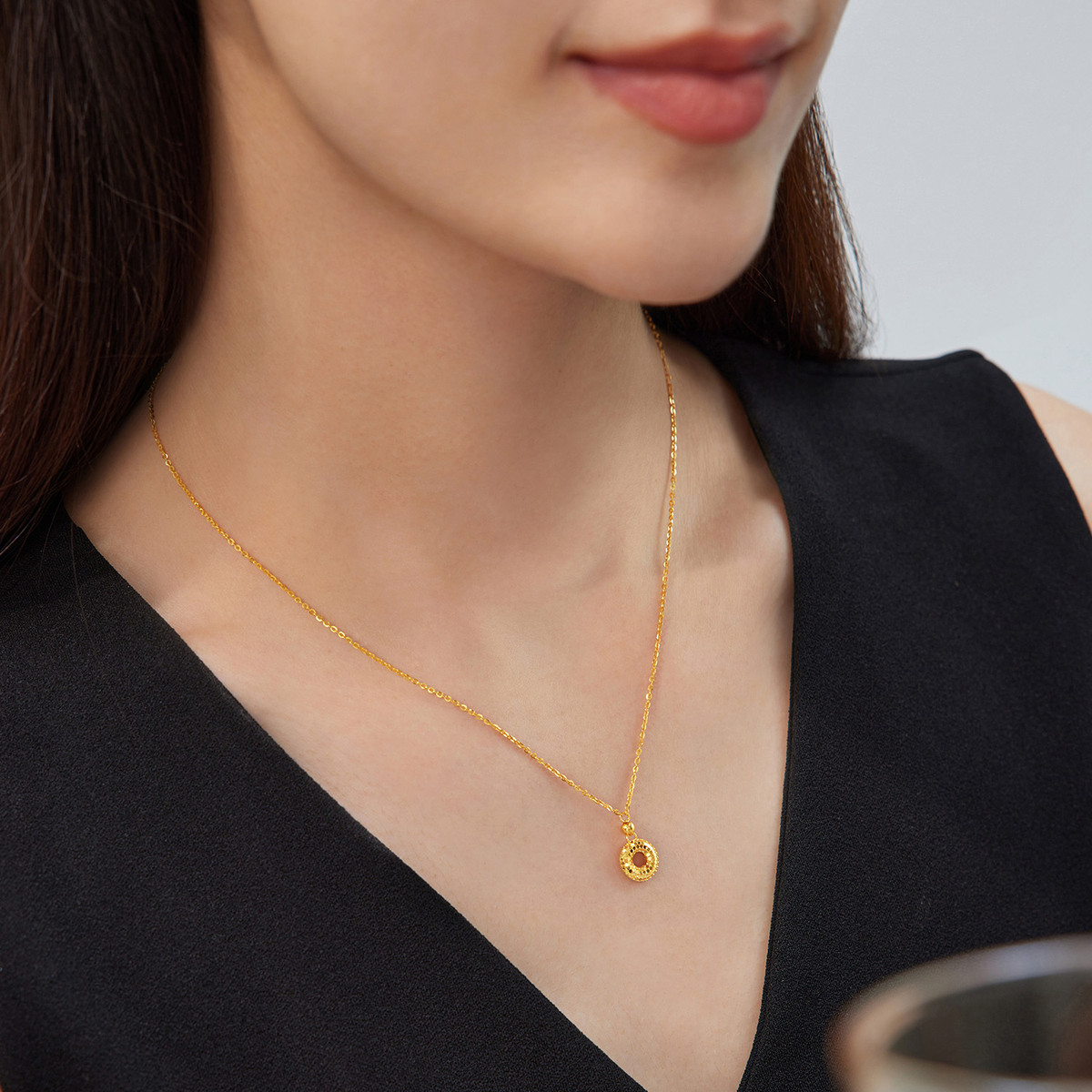 六福珠宝星环黄金项链女款鱼鳞甜甜圈吊坠圆环颈链计价G16G0030DS