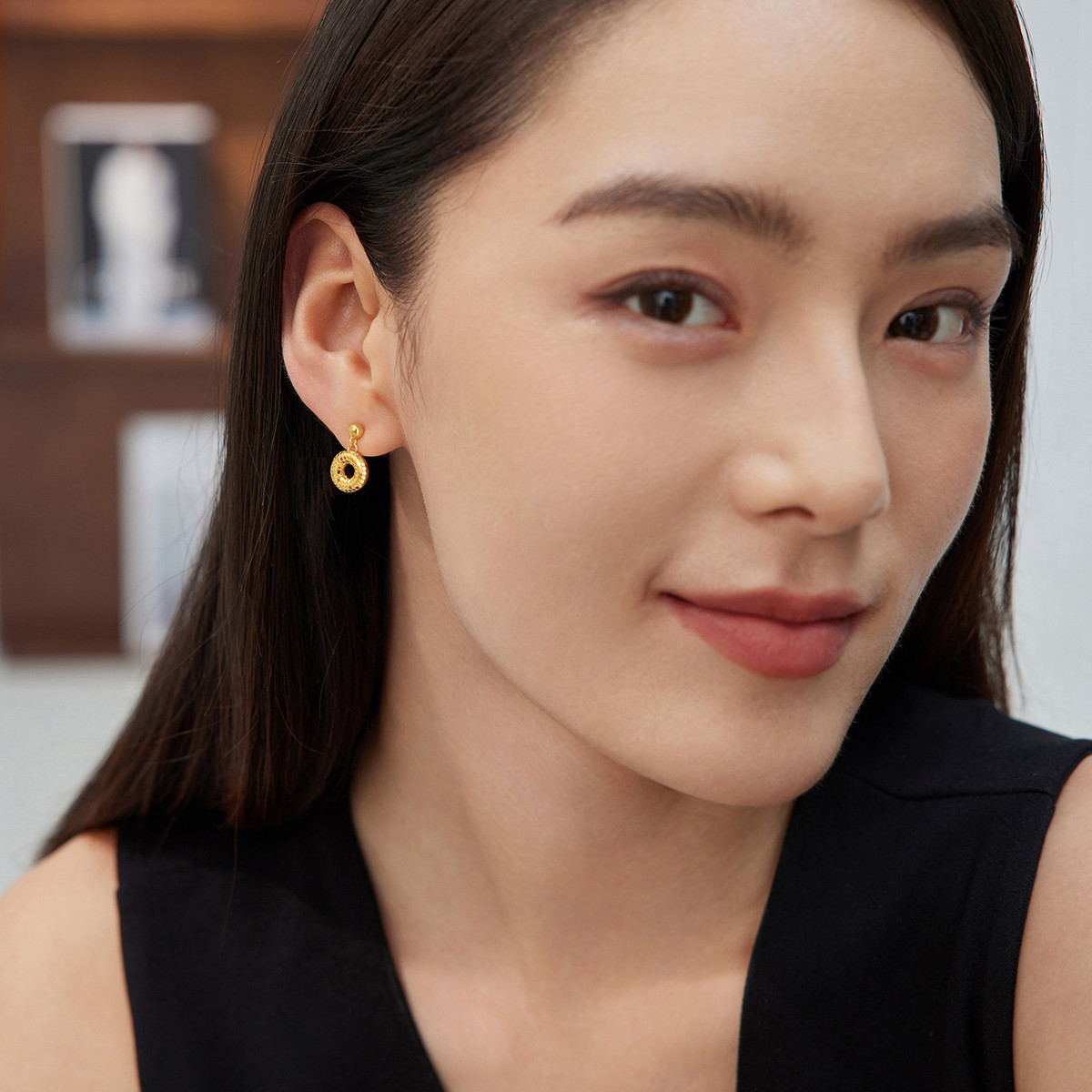 六福珠宝星环黄金耳钉女款鱼鳞甜甜圈耳环圆圈耳饰计价G16G0032DS