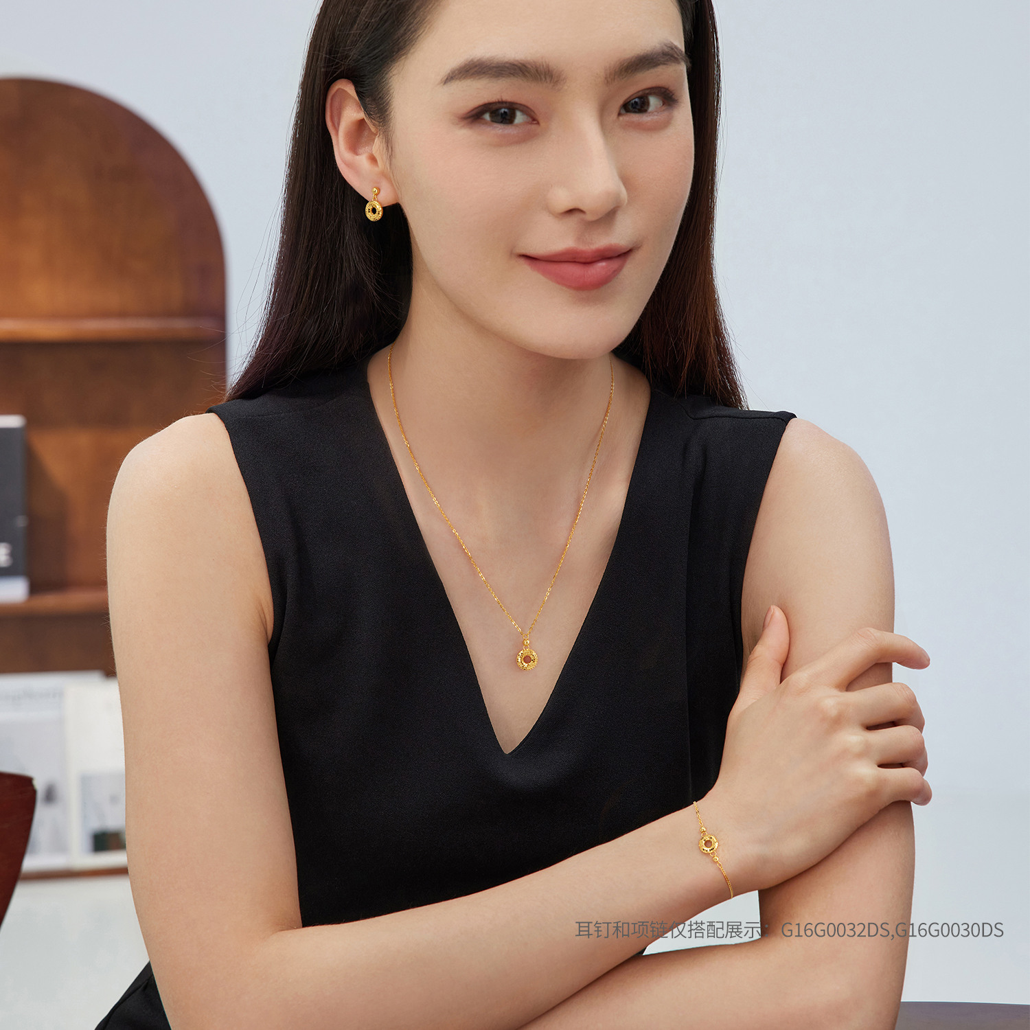 六福珠宝星环黄金项链女款鱼鳞甜甜圈吊坠圆环颈链计价G16G0030DS