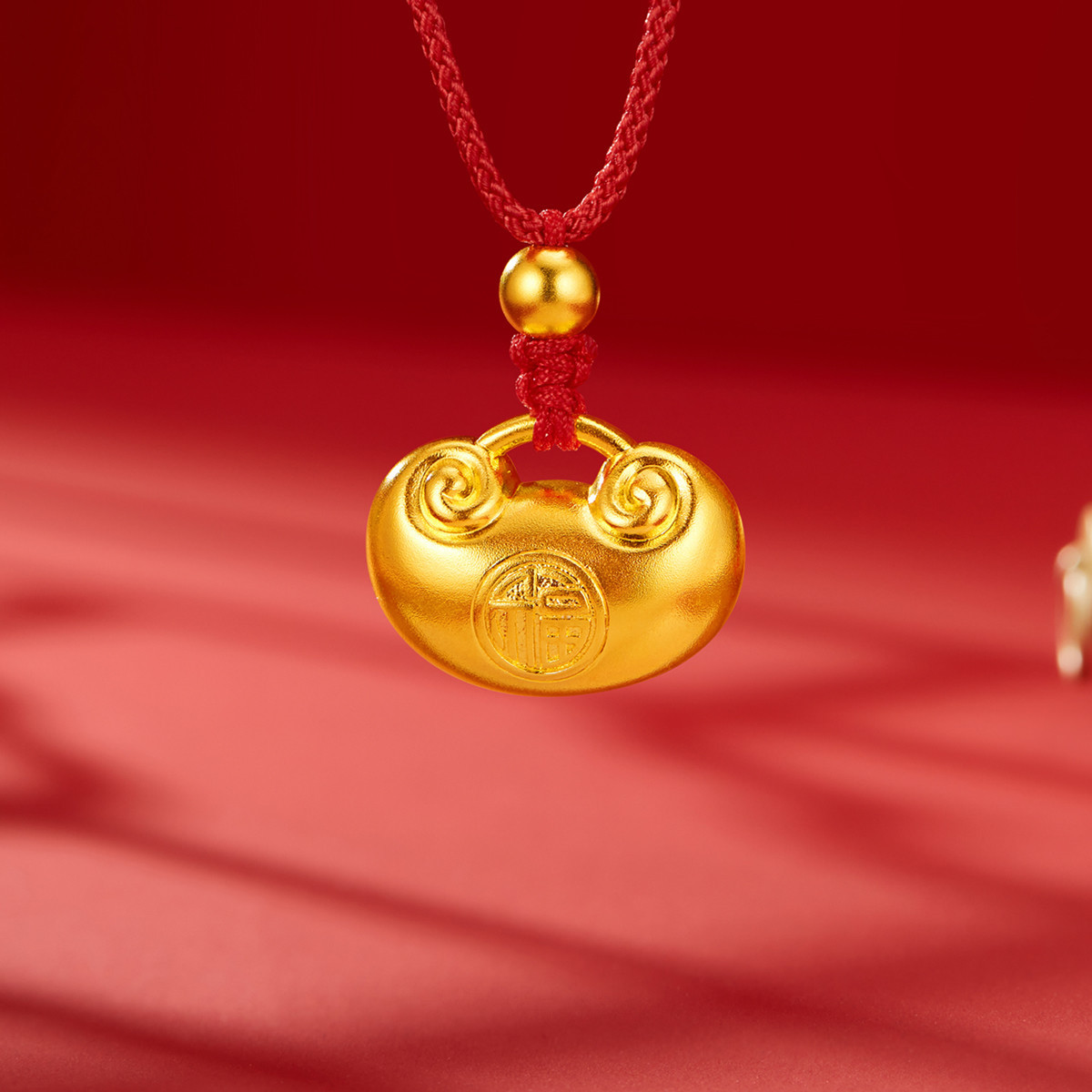 六福珠宝福字金锁包黄金吊坠福满传家宝宝平安锁计价F63TBGP0023【视频看货】