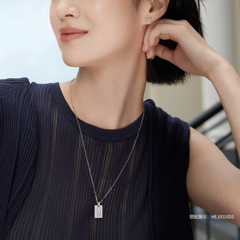 六福珠宝黑钻方牌铂金项链铂950男女款手工拉丝白金吊坠HEJ0001DS