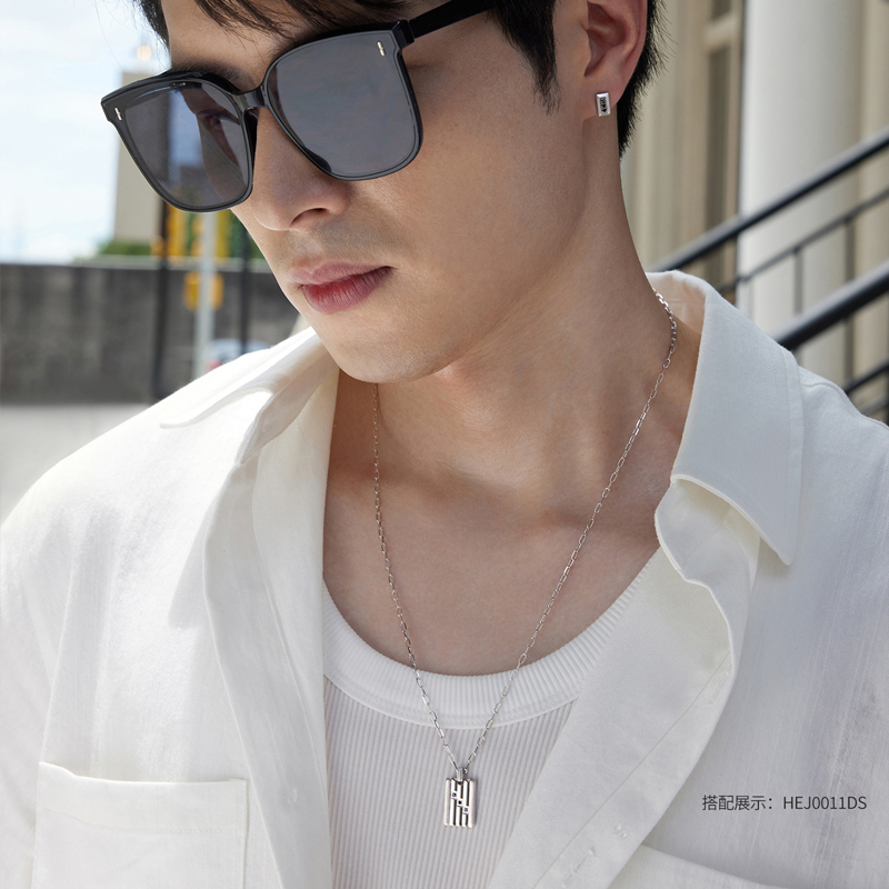 六福珠宝黑钻方牌铂金项链铂950男女款手工拉丝白金吊坠HEJ0001DS