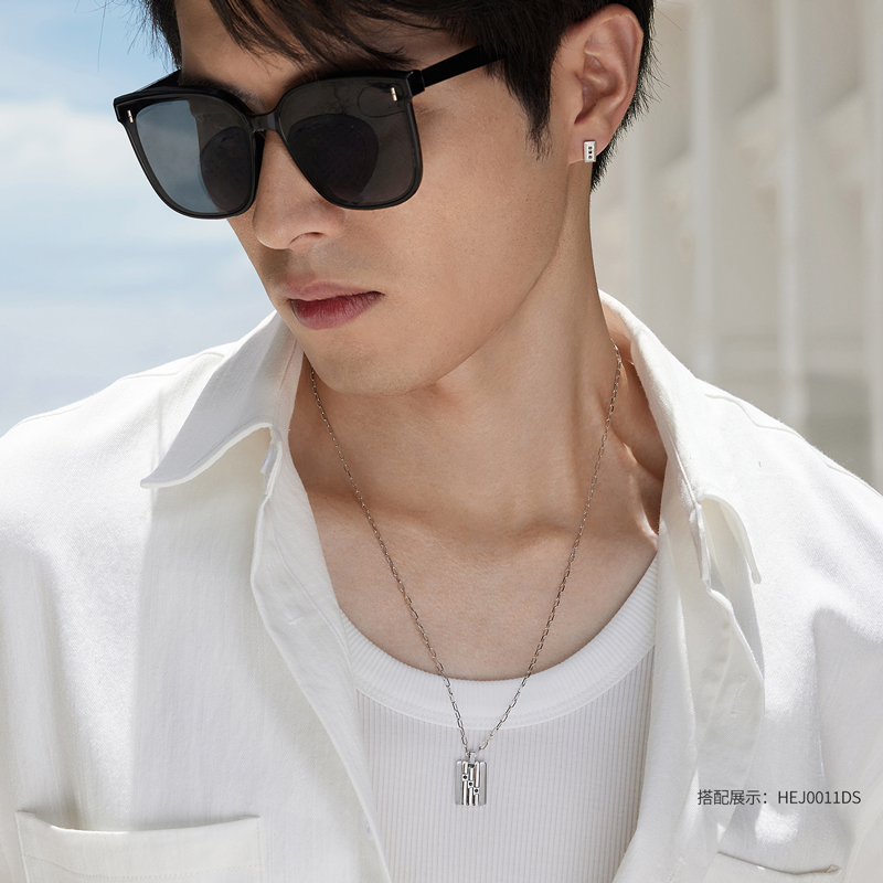 六福珠宝黑钻方牌铂金项链铂950男女款手工拉丝白金吊坠HEJ0001DS