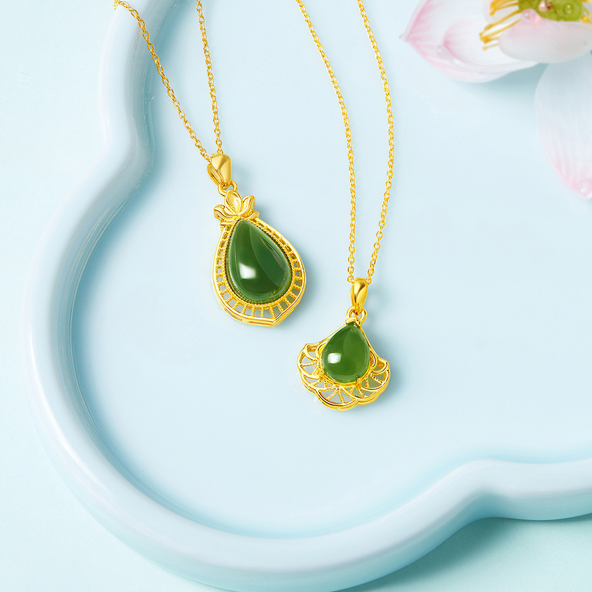 六福珠宝足金镂空莲花和田玉水滴黄金吊坠送妈妈定价L28TBA1P0007