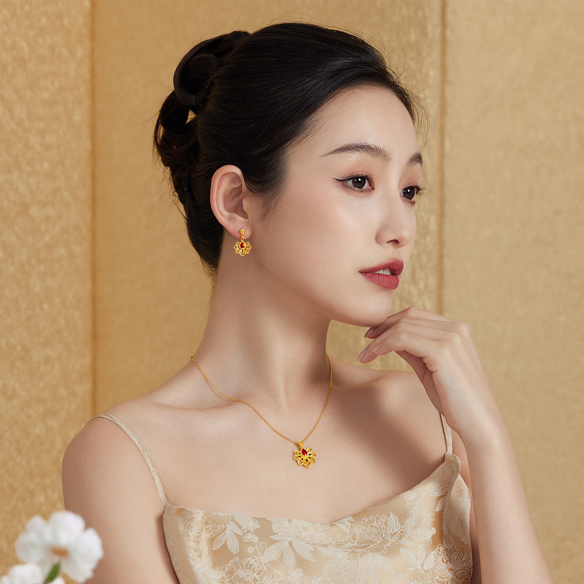 六福珠宝福满传家锦绣翎羽黄金耳钉耳环足金耳坠计价A01TBGE0004