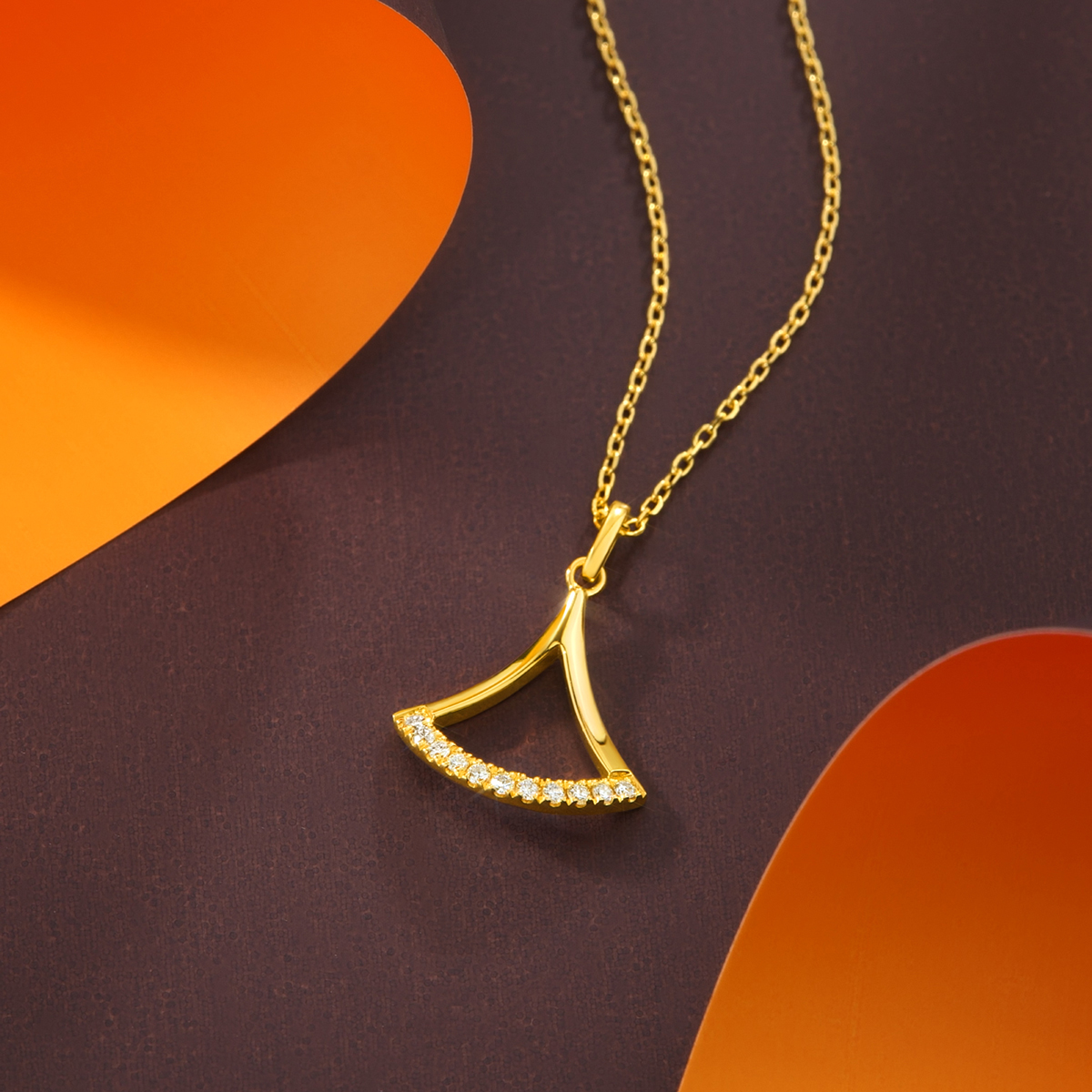 六福珠宝Goldstyle·X小裙摆黄金项链镶钻石吊坠足金定价012413UA【联系客服补货】