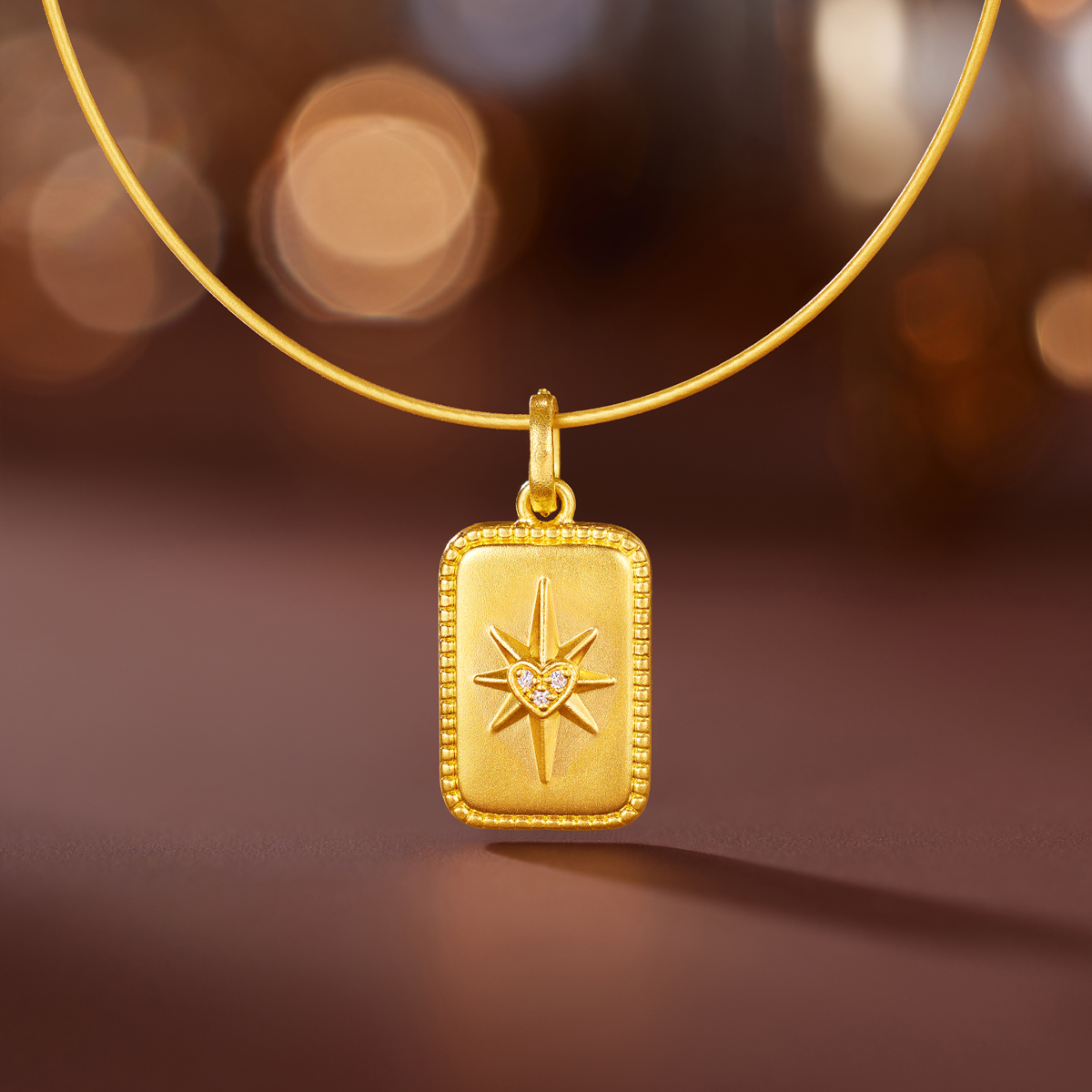 六福珠宝T焰金永恒守护星黄金吊坠镶钻石挂坠女配绳定价020023PA【联系客服补货】