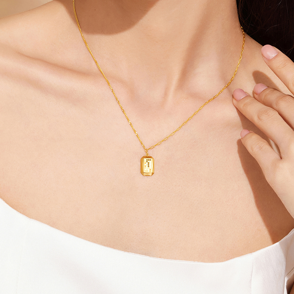 六福珠宝金鳞公主方吊坠黄金项链女光影金5G套链送礼计价002143NA【联系客服补货】