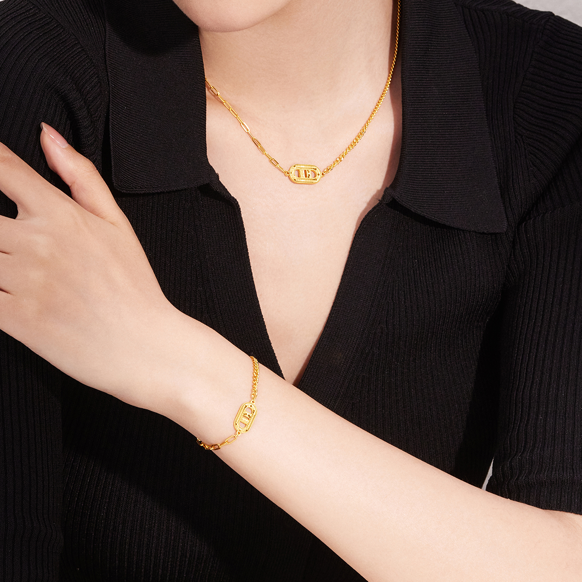 六福珠宝光影金猪鼻子吊坠黄金项链5G足金套链可刻字计价004834NA【视频看货】