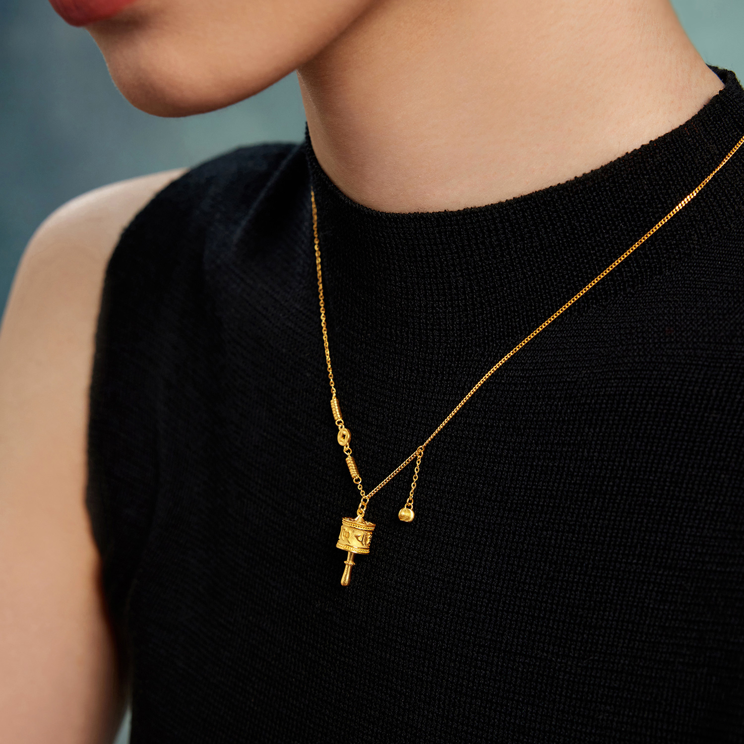 六福珠宝光影金圆筒黄金项链吊坠女足金六字真言AB链计价027821NA【联系客服补货】