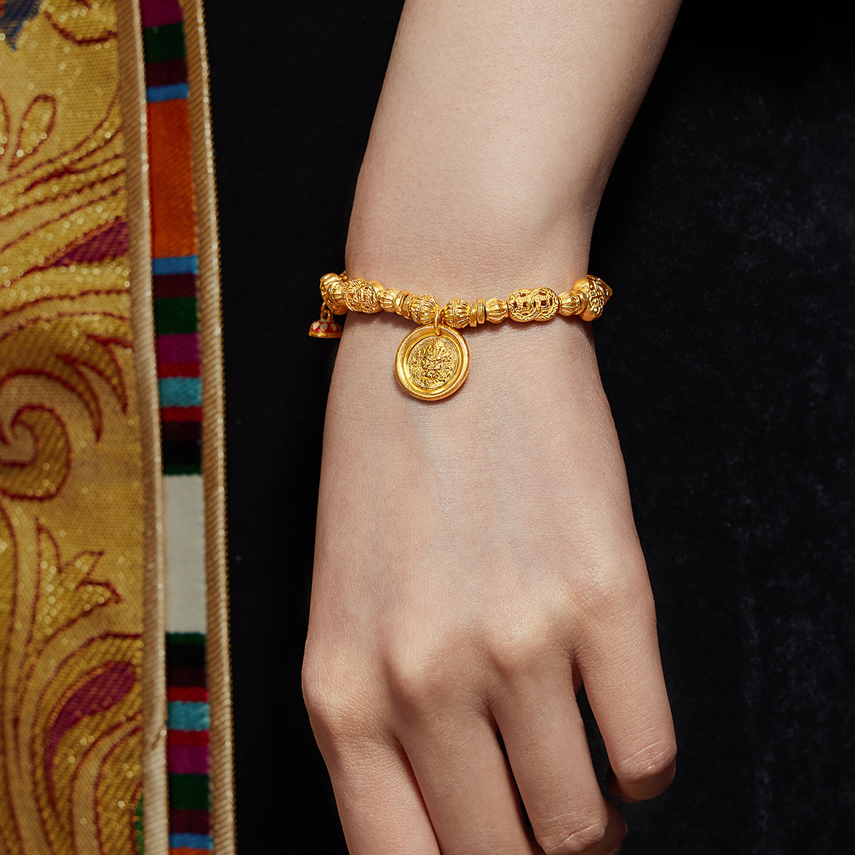 六福珠宝福满传家黄财神黄金手链足金转运珠手串计价F41TBGB0008【视频看货】