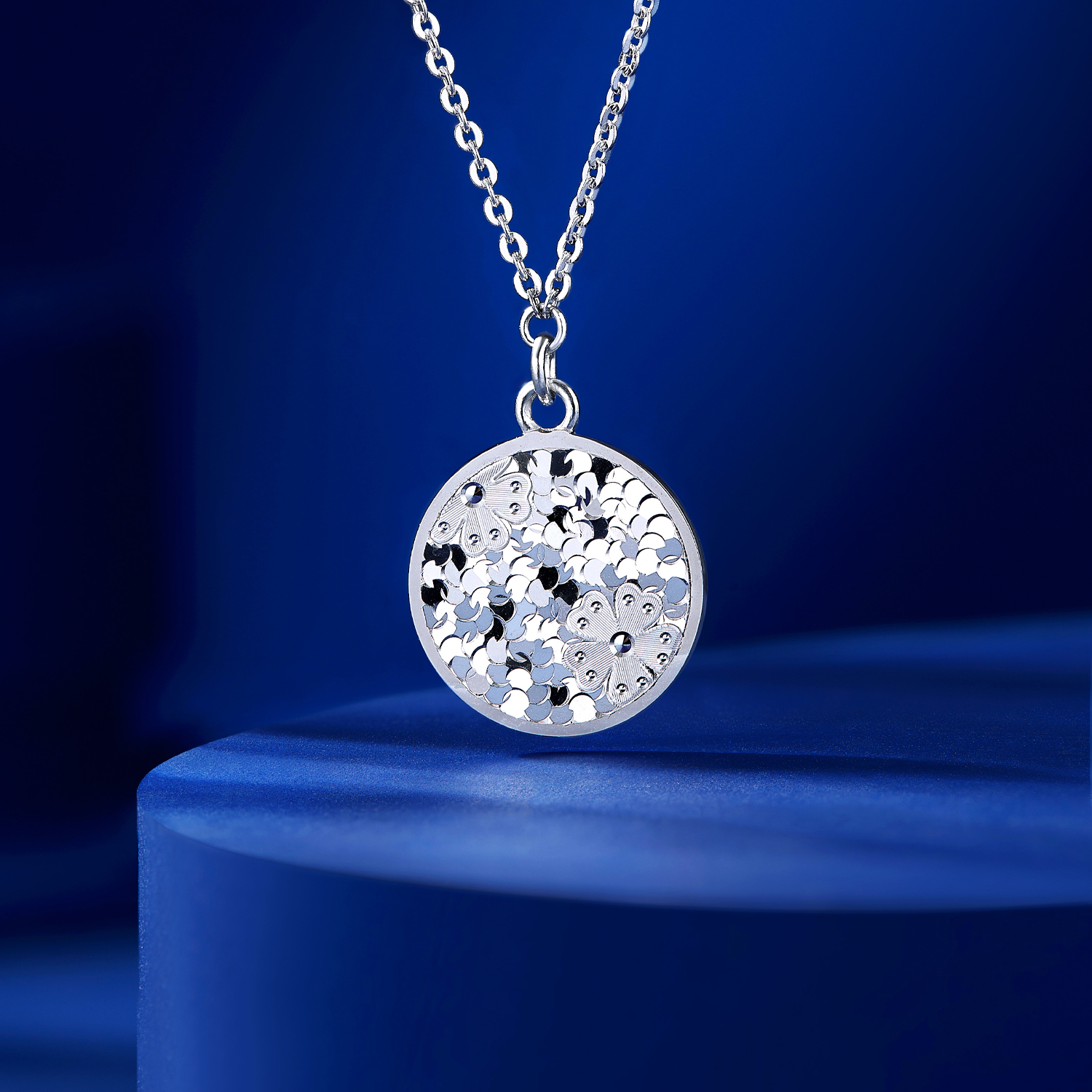 六福珠宝樱花铂金项链铂950女款碎碎冰白金吊坠计价L04P0021DS