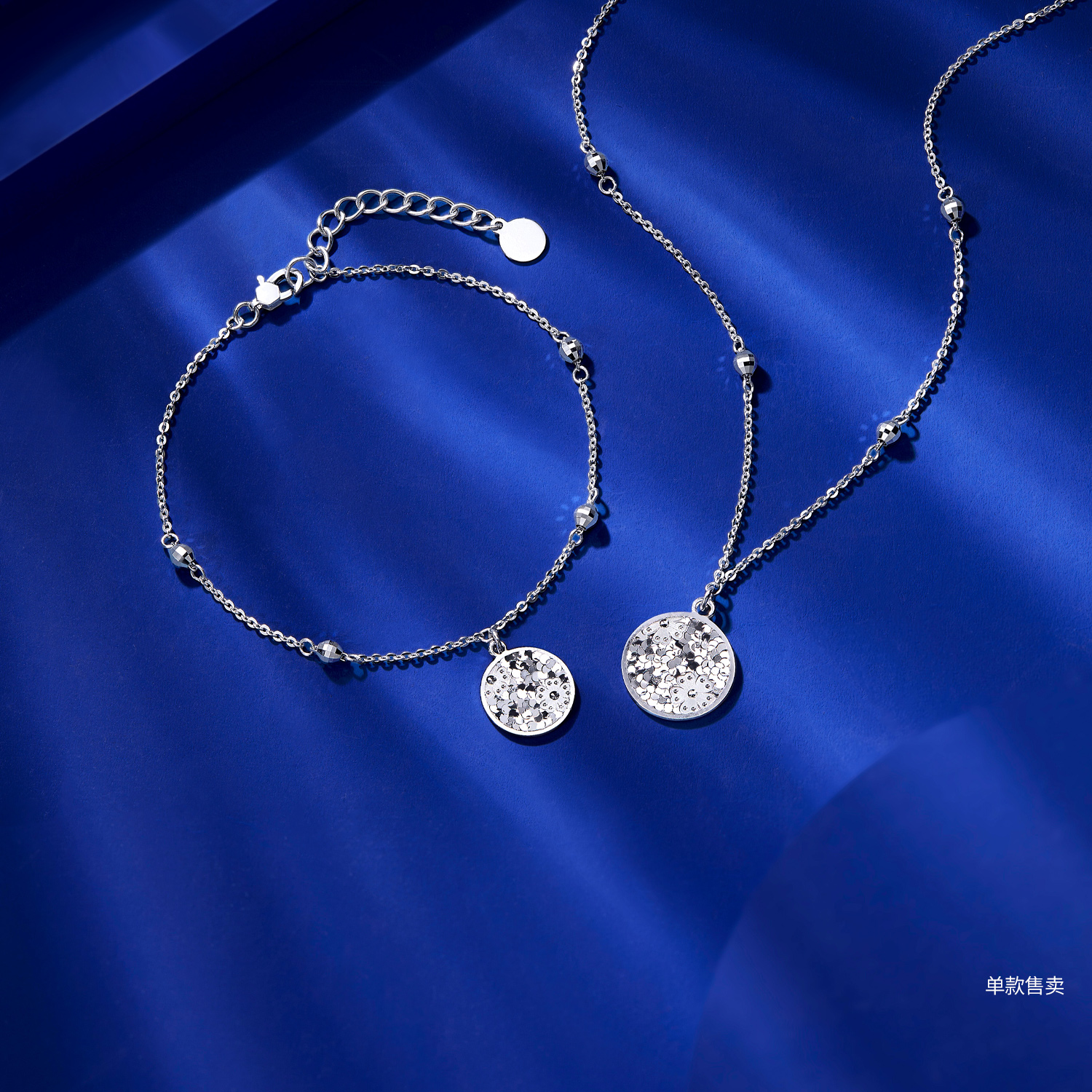 六福珠宝樱花铂金项链铂950女款碎碎冰白金吊坠计价L04P0021DS