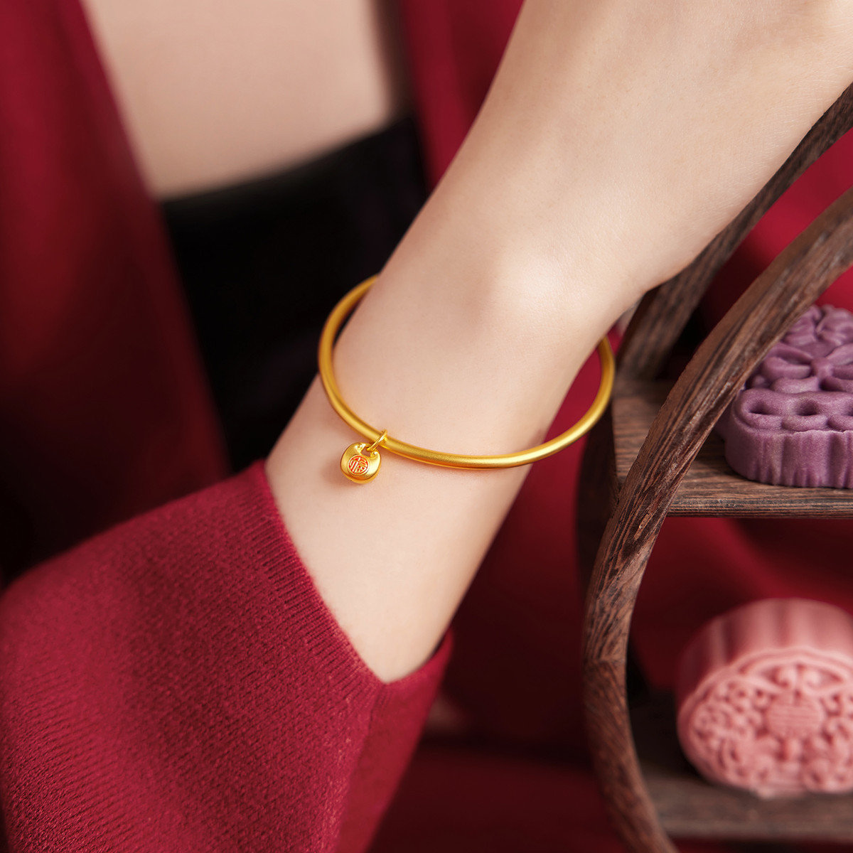 六福珠宝古法葫芦黄金手镯女款小胖福素圈足金镯子计价A01G0027DS【1V1直播看货】