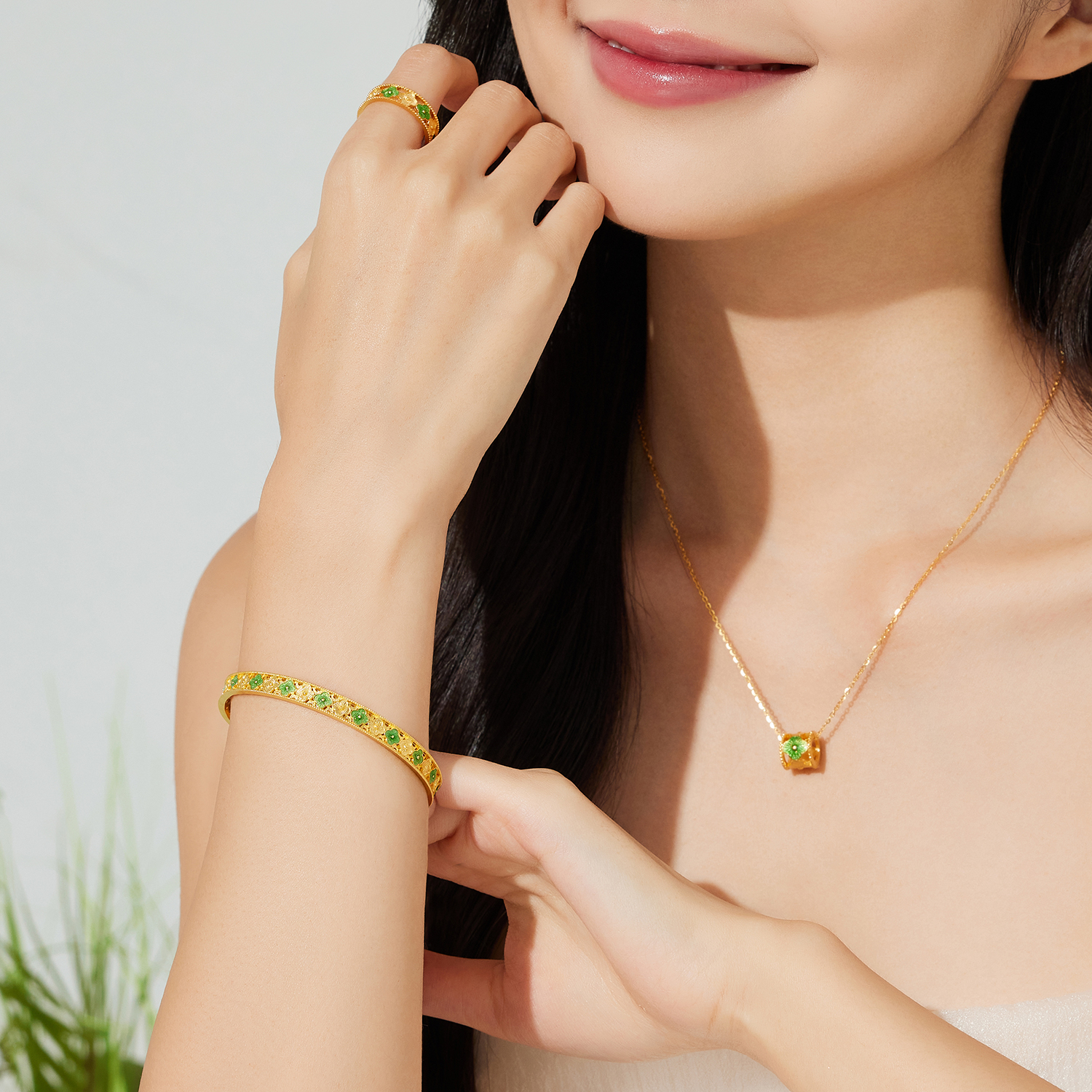 六福珠宝福满传家芳草菲菲黄金手镯子实心四叶草女计价F48G0035DS赏春【联系客服补货】【视频看货】