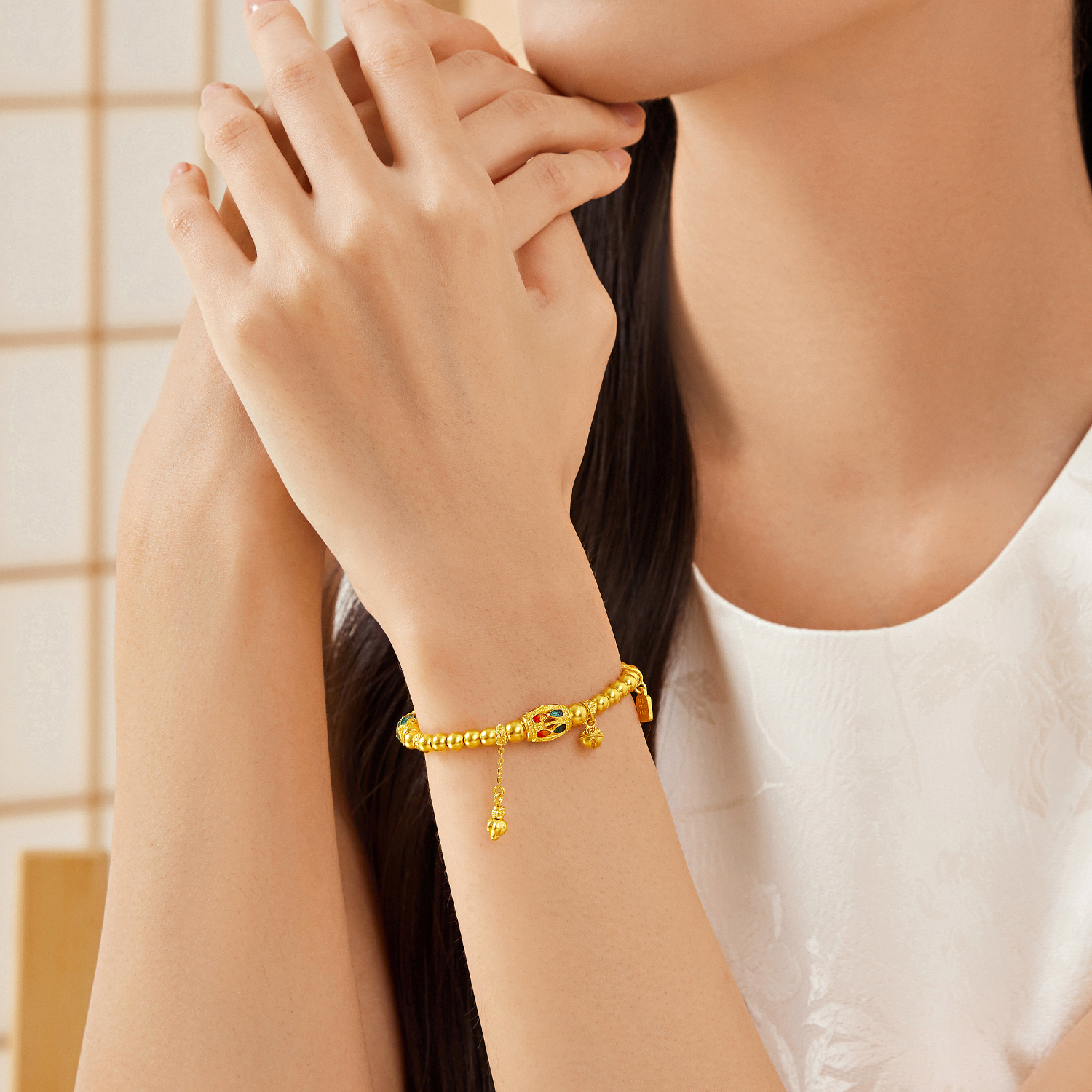 六福珠宝福满传家琳琅溢彩黄金手链鎏彩工艺手串珠计价F63G0012DS【联系客服补货】