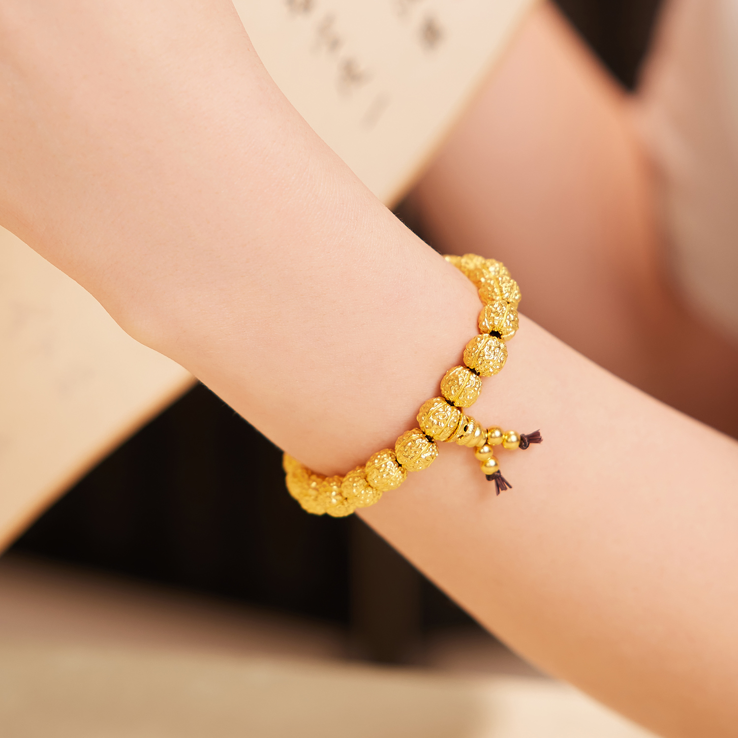 六福珠宝阖家安康黄金手链核桃足金手串珠男士计价F21TBGB0003【视频看货】