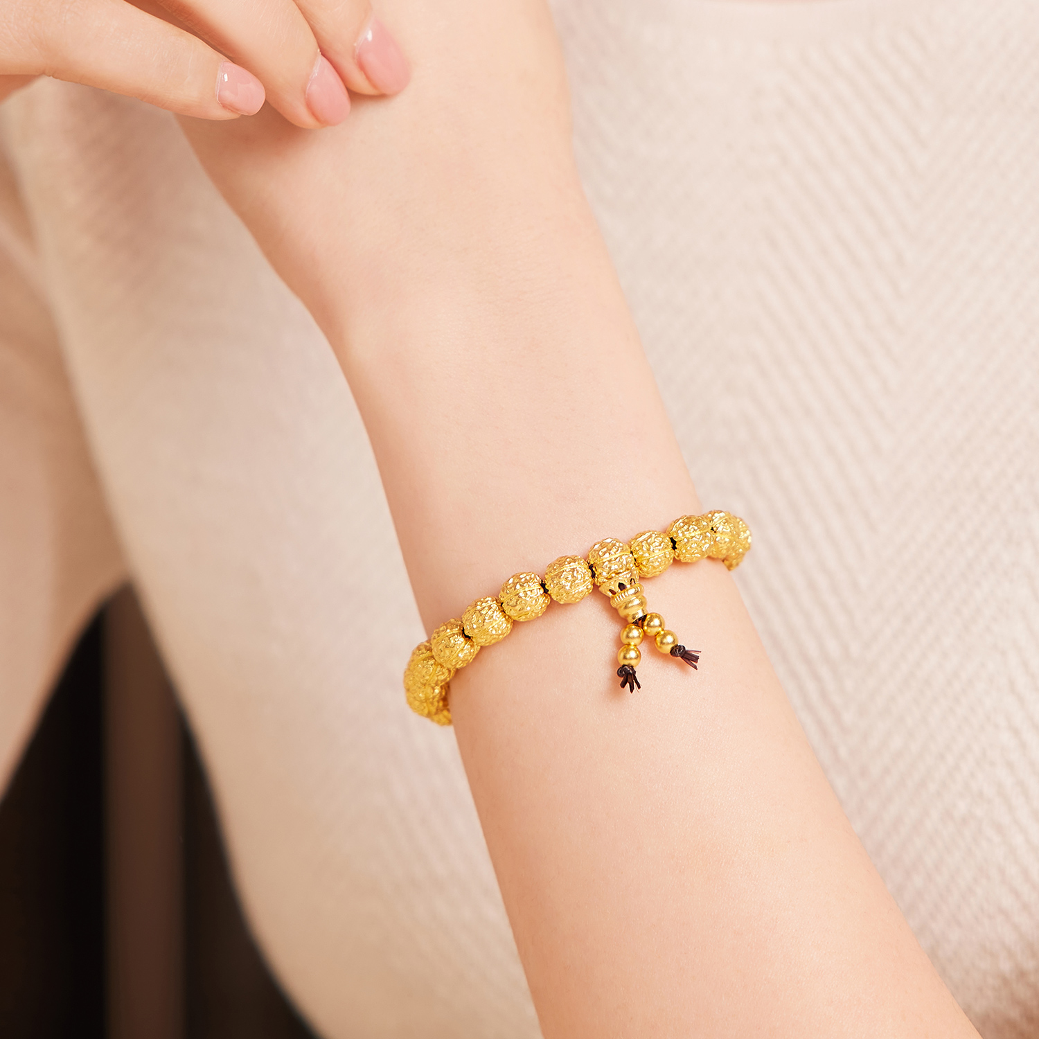 六福珠宝阖家安康黄金手链核桃足金手串珠男士计价F21TBGB0003【视频看货】